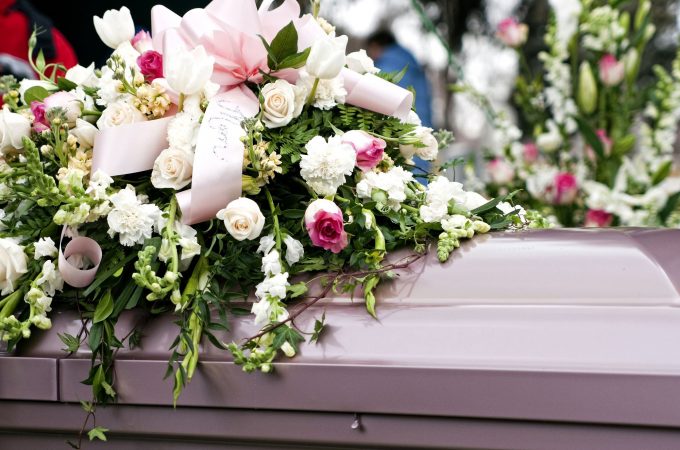 How to Select the Best Funeral Condolence Flowers